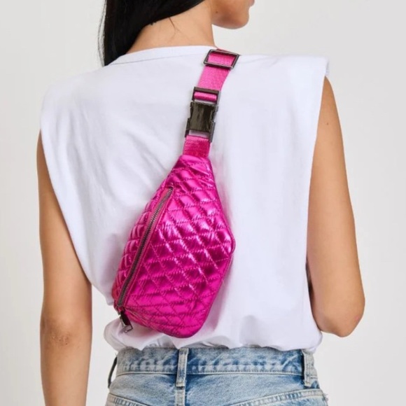 Moda Luxe Ariana Belt Bag – Metallic Quilted Fuchsia Vegan Leather - Picture 2 of 8